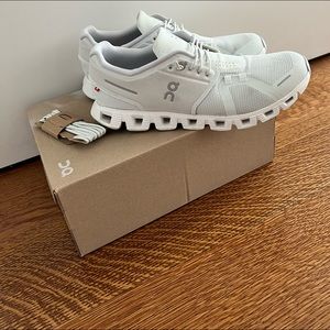 On-Running Cloud  5 ice/white  Mens 10.5 sneaker